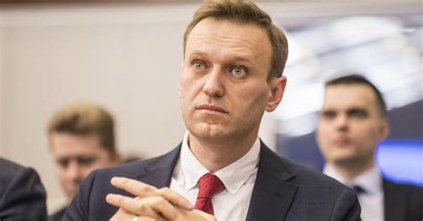 Il Caso Navalny: Un Avvelenamento Misterioso e le Sue Conseguenze Politiche